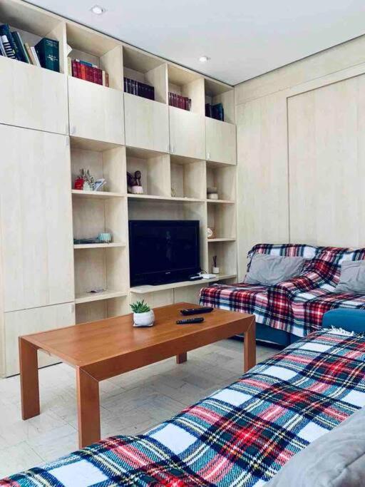 Apartment Chic Retreat - Stylish In Bllok, Tirana