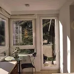 Chic City Retreat - Stylish Apartment In Bllok, Tirana