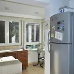 Chic City Retreat - Stylish Apartment In Bllok, Tirana